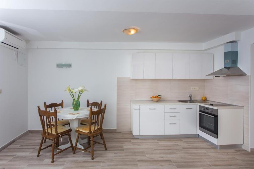 Apartments Anka 트르스테노 외부 사진
